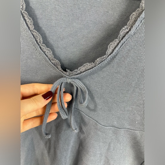 Hollister Gray Babydoll Scoop Neck Lavender Bow Detail Top Size Medium Juniors - Picture 4 of 7